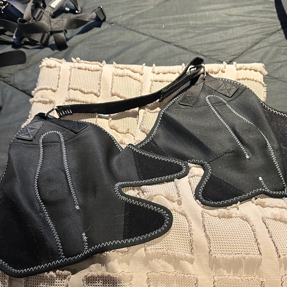 Dog dial knee brace for ACL support. Strap for back to keep braces in place. - Picture 4 of 4